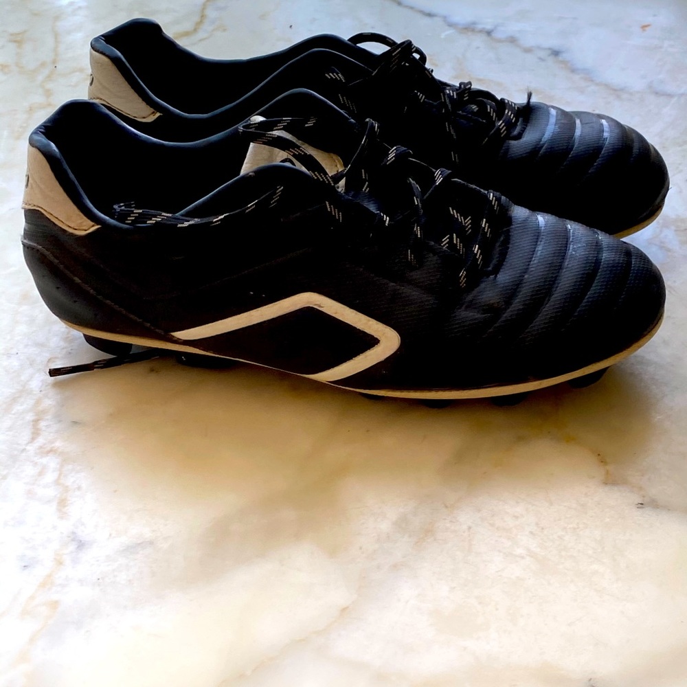Boys Cleats like new size 4